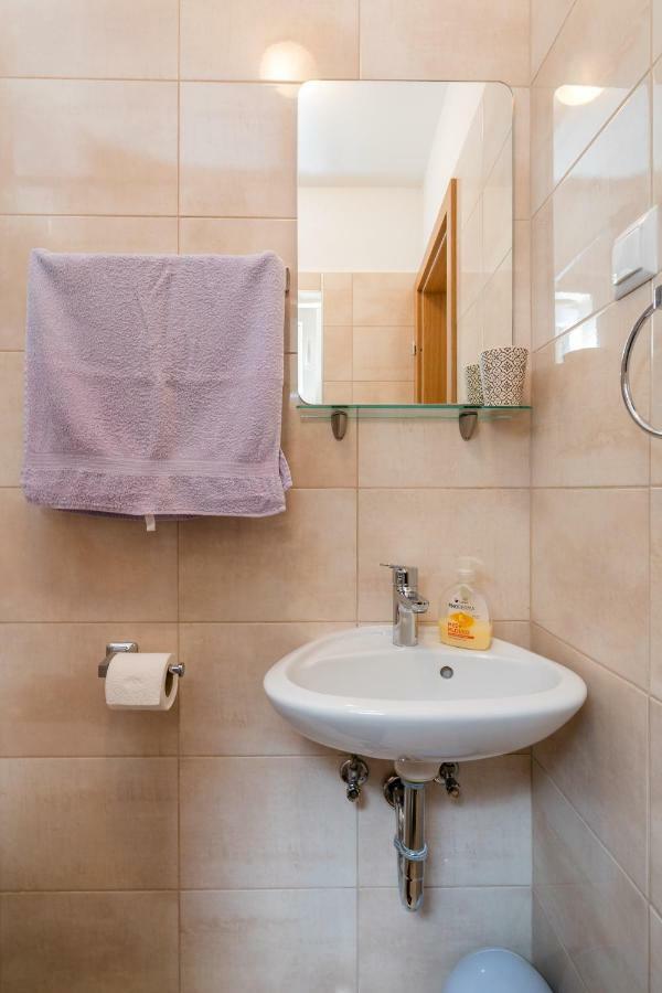 Mini Apartment Petra - Rooms Purple & Green With Kitchen And Garden Дубровник Экстерьер фото