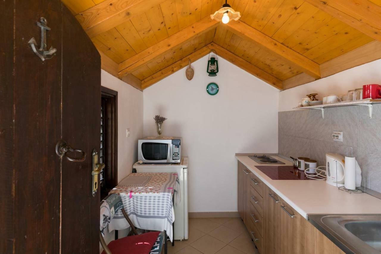 Mini Apartment Petra - Rooms Purple & Green With Kitchen And Garden Дубровник Экстерьер фото